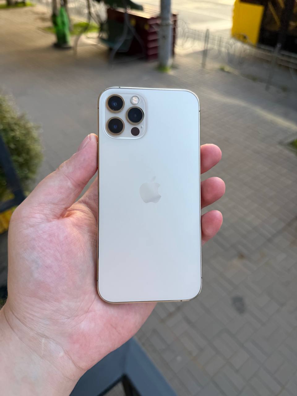 Б/В Apple iPhone 12 Pro 128GB Gold 1 Б/В Apple iPhone 12 Pro 128GB Gold